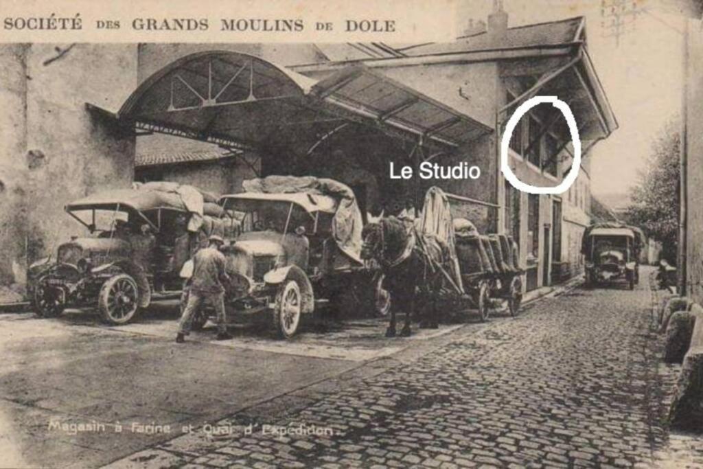 Studio Au Moulin " Design Noir " Vue Unique Dole Exterior photo